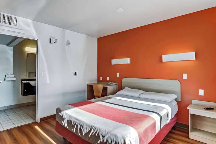 Room 5 of 16