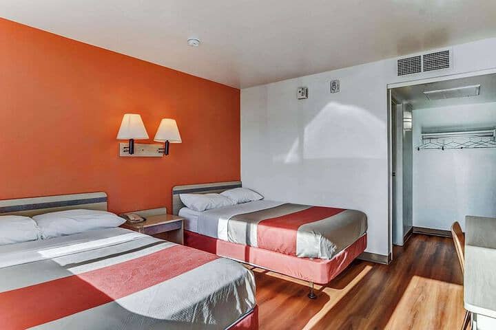 Room 3 of 16
