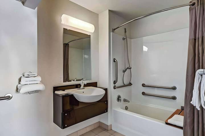 Room 6 of 16